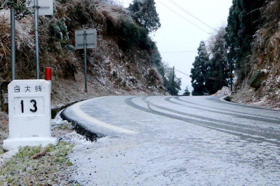 部分道路结冰,景宁公路部门除冰保畅通
