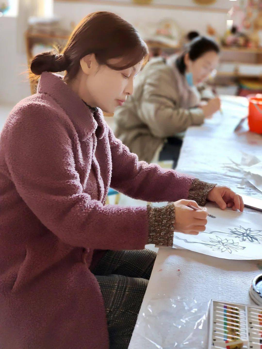 老师们充分感受水墨画韵味的同时也沉浸于水墨灵动的魅力之中……滑动
