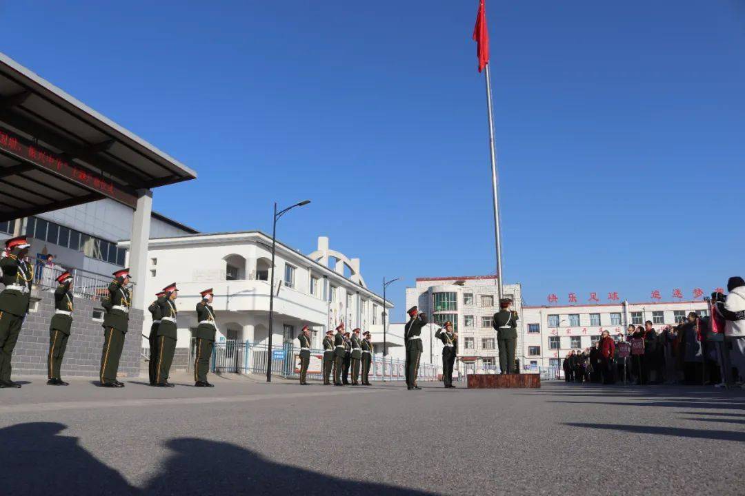 涿州实验中学举行"勿忘国耻,振兴中华"主题升旗仪式
