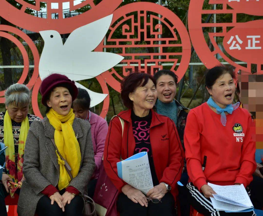 纵情高歌,暖冬愿景 ——银发一族尽情嗨歌庆祝古田县老年大学新校