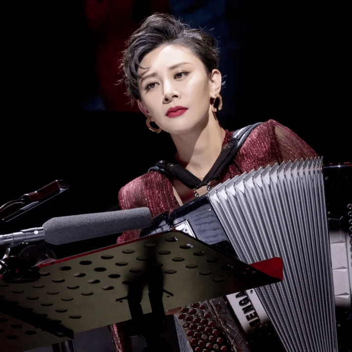 中国青年巴扬手风琴演奏家吴 琼中国东方歌舞团歌唱演员牛 妞豪华阵容