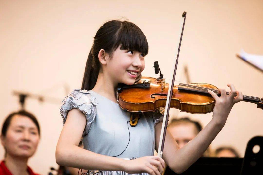 "梅纽因"全名梅纽因国际青少年小提琴比赛,这样一个国际性的比赛还被
