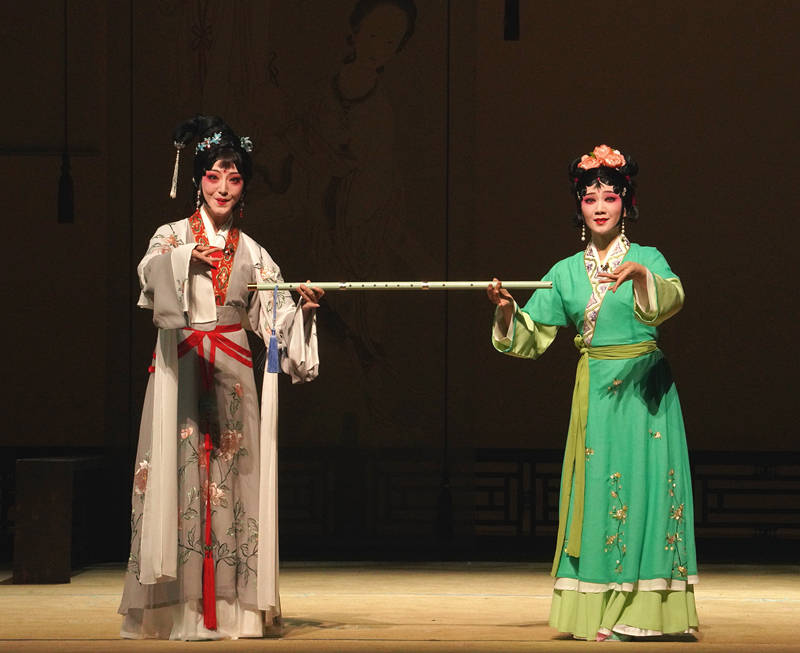 级导演徐春兰执导,昆曲作曲家周雪华担任唱腔设计,李炳辉担任剧本改编