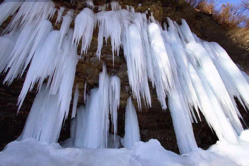 洛阳龙潭大峡谷冬游冰雪季丨玉砌群山冰满川风飘银蝶舞翩迁