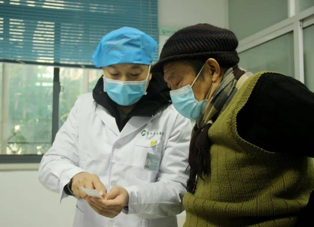 消化内科 谢华平 副主任医师 副教授心脏大血管外科 李睿 医学博士