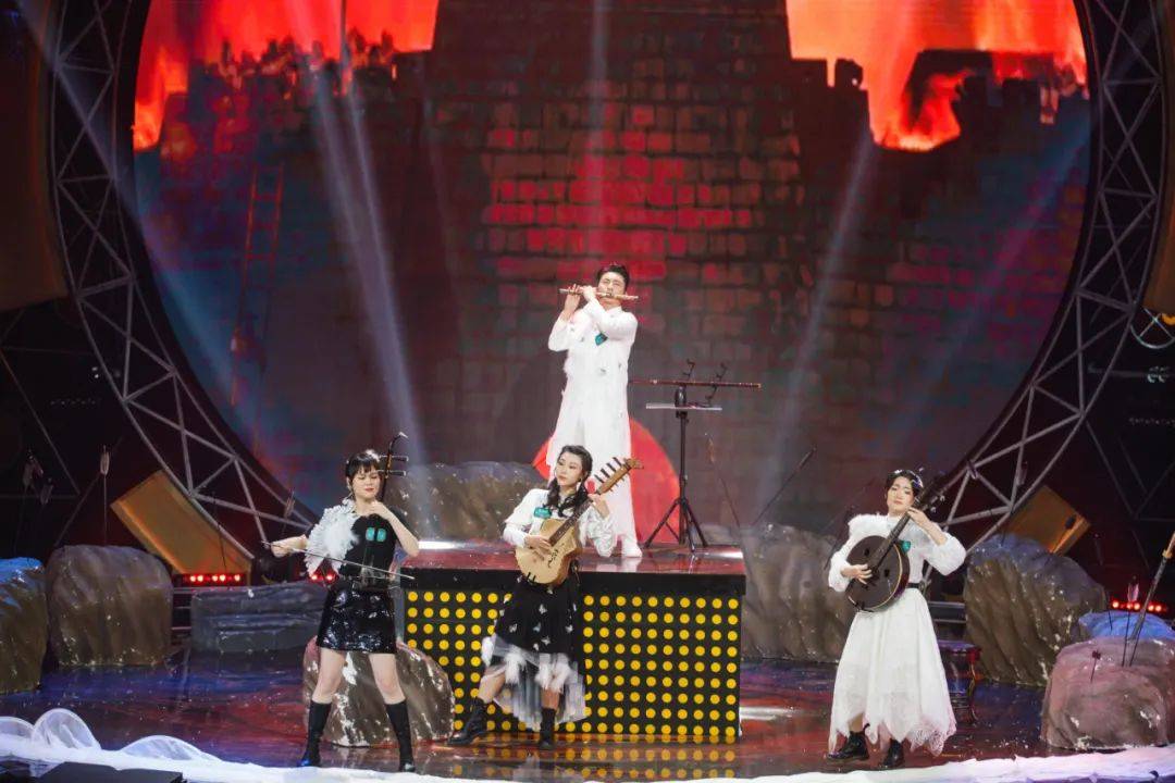 国乐版《烟花易冷》上线,这国风旋律太让人"上头"了!