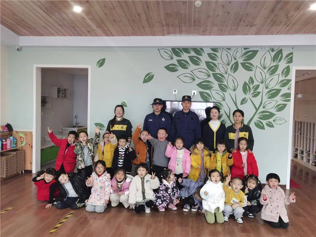 關注消防生命至上秦州天水郡消防救援站走進幼兒園開展消防安全知識