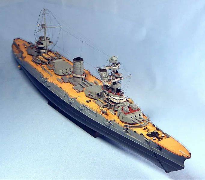 传说中被鲁德尔一发入魂的马拉号战列舰