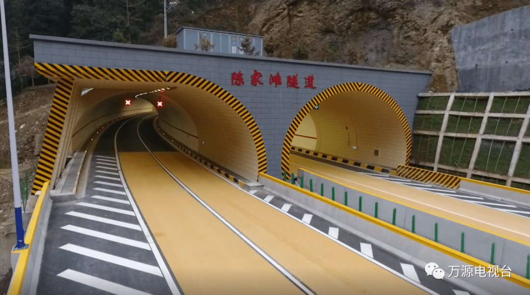 西镇高速通车仪式在镇巴县举行