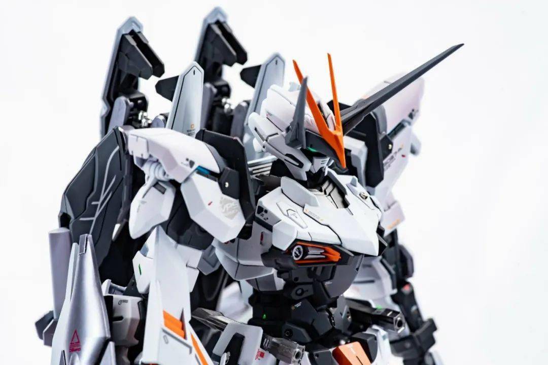 换上巴巴托斯的鞋圣约改白色涂装好帅气