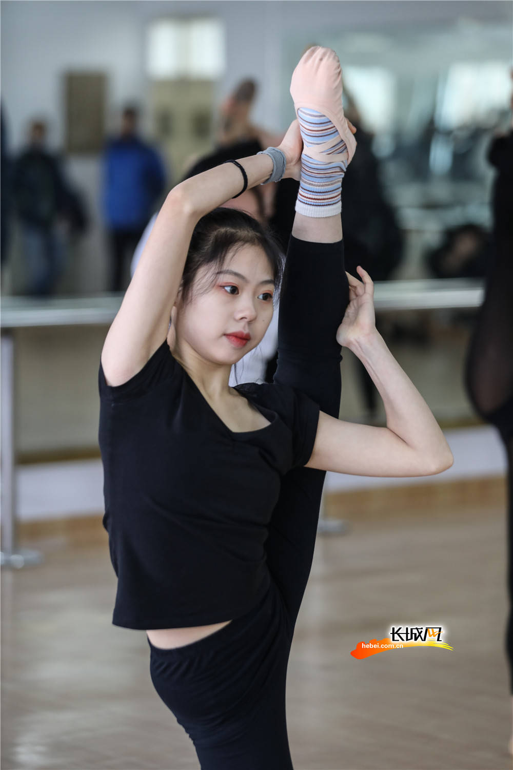 镜头下的艺考冲刺:你努力的样子,很美!_刘潇