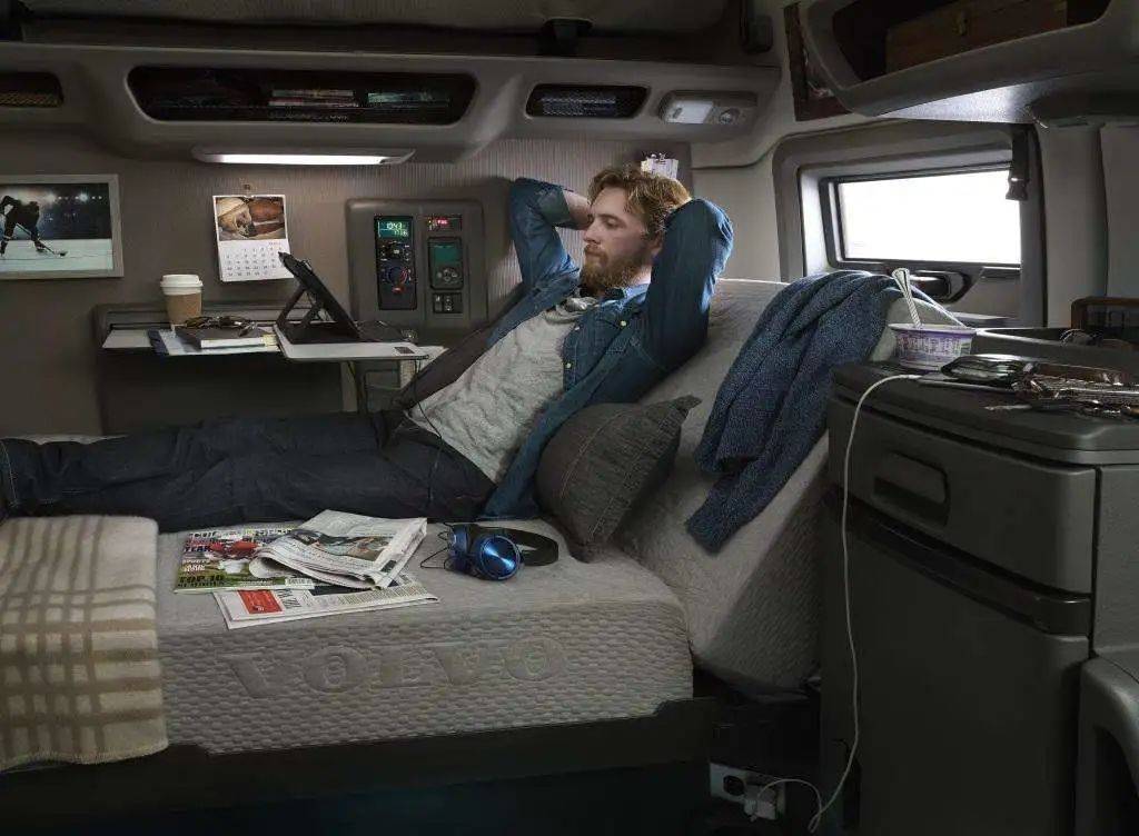 美国卡车生活舱加长版图片