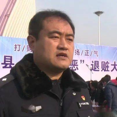 兰陵一涉恶团伙被警方一网端掉退赃现场群众领到钱落泪