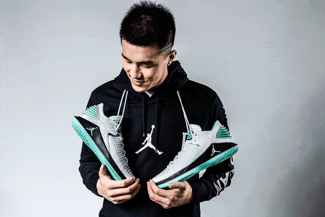 郭艾伦作为亚洲首位签约 jordan brand 的品牌代言人,排面这方面自然
