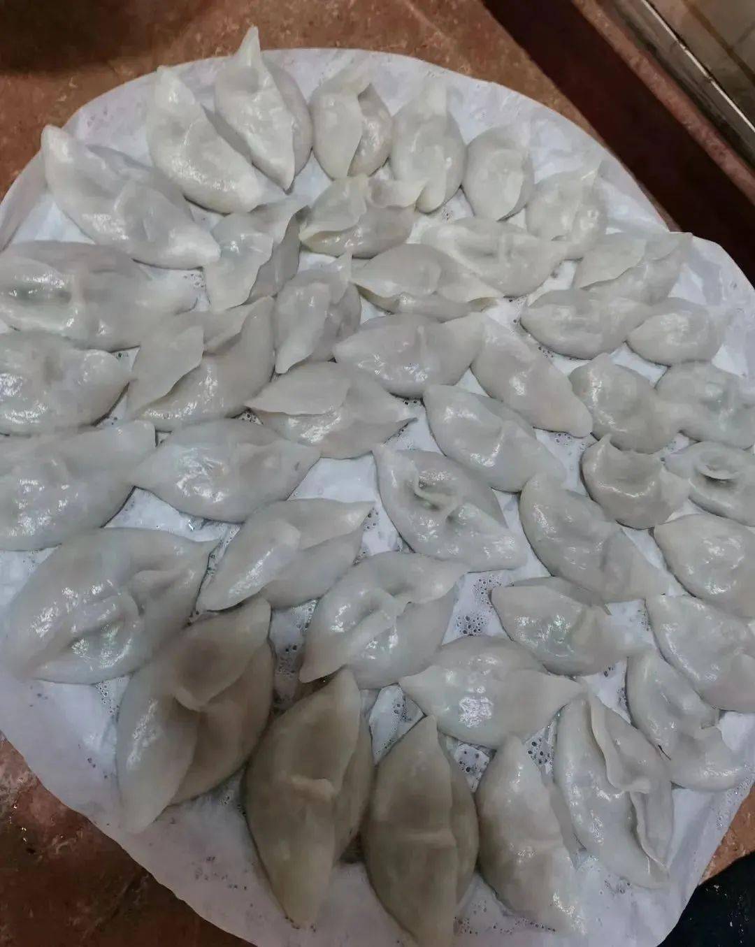 过冬节要吃  " 冬至茧" ,老一辈人有这样一个说法 食了"冬至茧"就多一