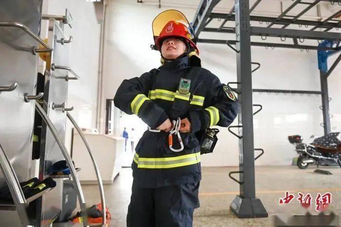 中国有第一线从事灭火救援的女消防员吗