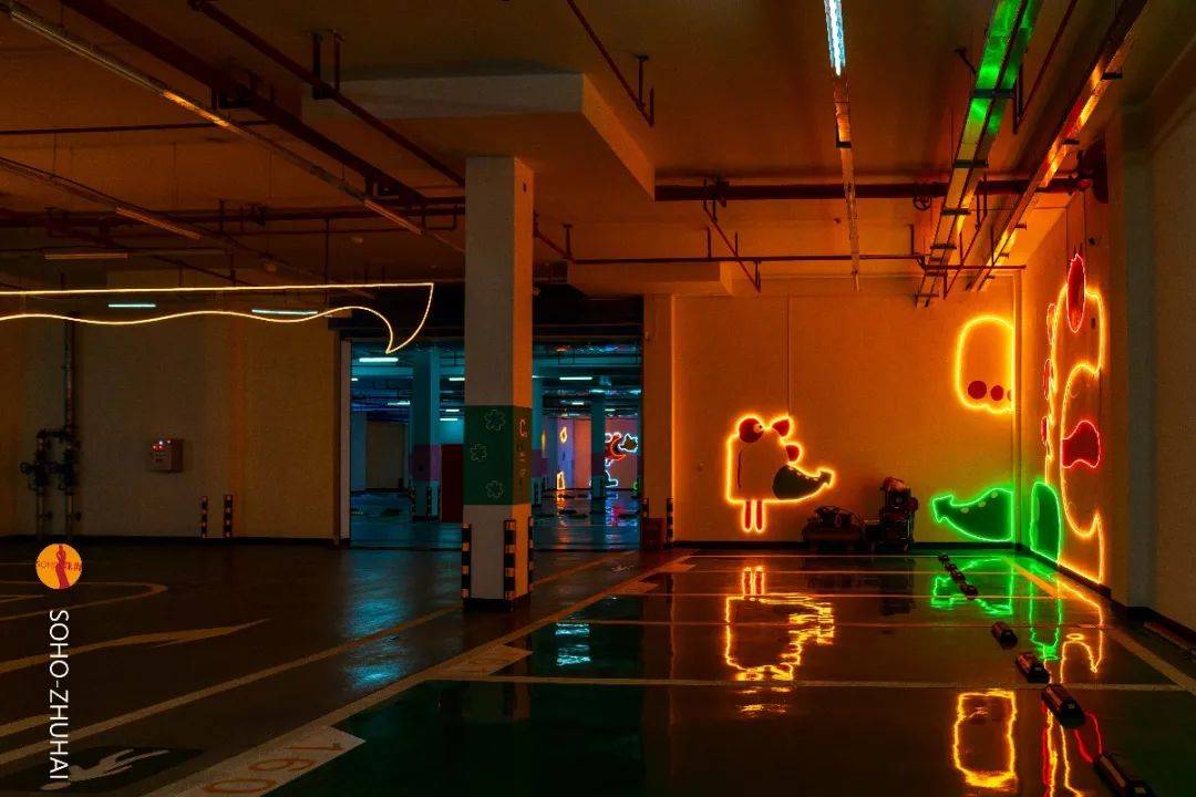 酷!珠海这个停车场竟然拍出赛博朋克大片