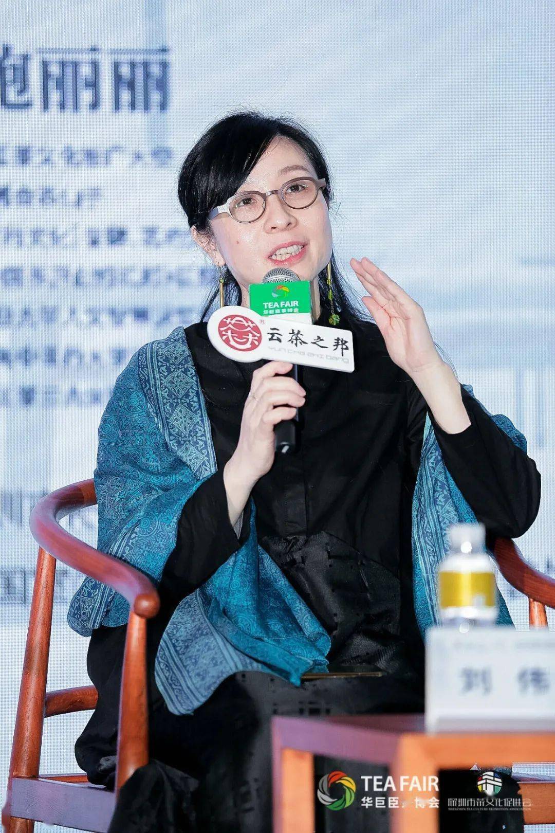 湖南师范大学美术学院教授,苏州大学建筑学院兼职教授刘伟;台湾一叶