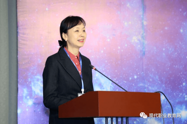 上海工艺美术职院文化基础部副主任陈梅,上海商业会计学校张晴怡