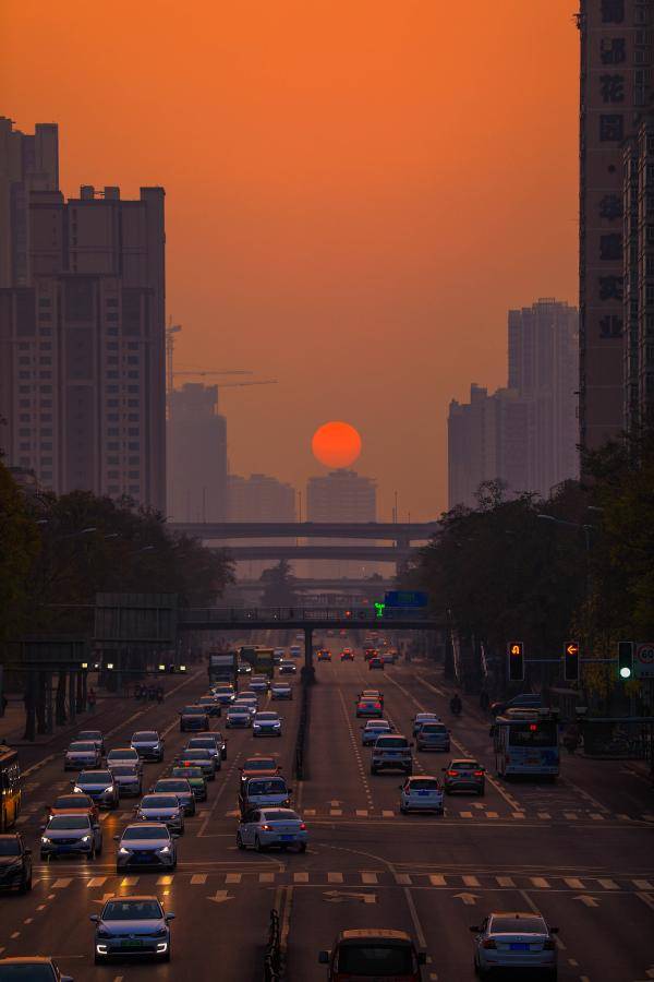 成都出现悬日景观