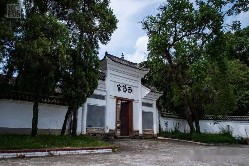 欧阳修四岁那年,父亲欧阳观病逝.