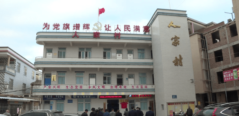 日前,列屿镇便民服务中心核电外来人员综合服务站正式成立并举行揭牌