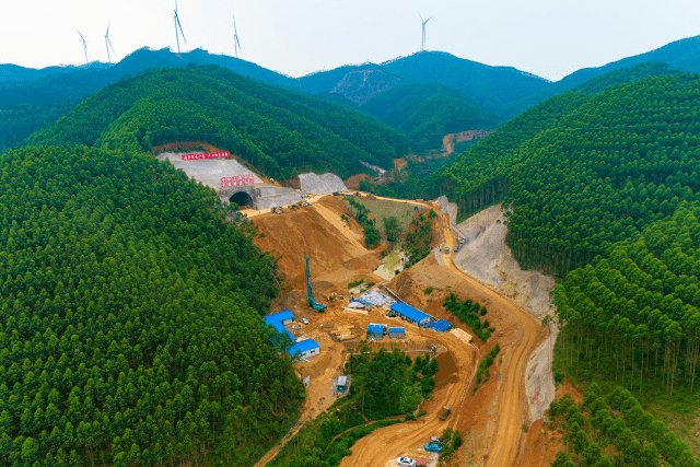 中铁五局南玉高铁6标隧道工程全面进入正洞施工