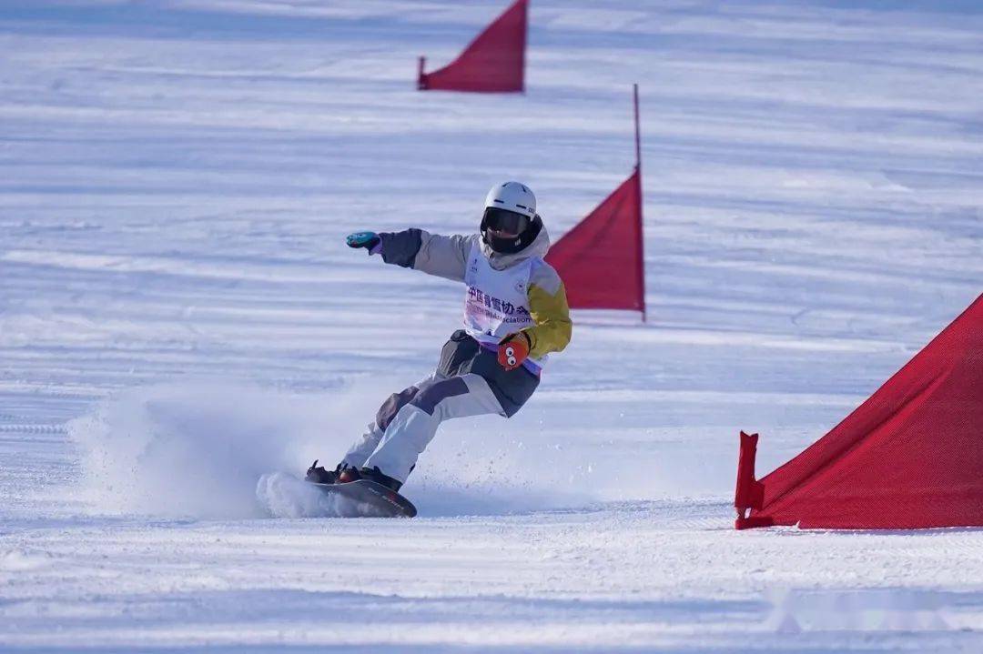 暨第30屆世界大學生冬季運動會高山滑雪單板滑雪項目選拔賽圓滿收官