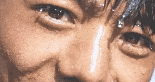 家乡传奇,靠脸吃饭……这些争议性全都聚焦在这个刚刚20岁的小伙子