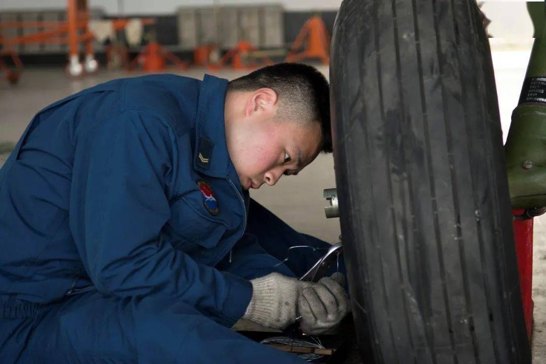 e新青年入伍学生风采曾凡龙