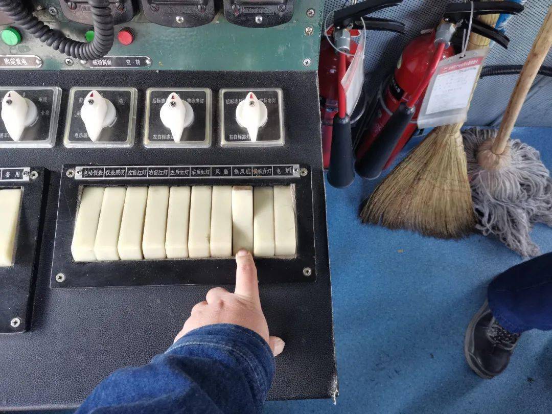 和排水管砂箱,制动缸鞲鞴行程及其风路喷油泵及其油路空气压缩机四