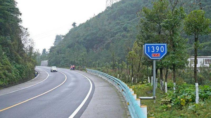 国道g354平交口现场标志安装,开挖基坑来源:宣教处综合编辑:夏 菁李