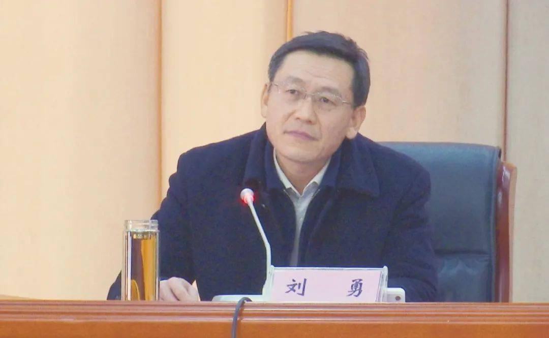 江陵县委理论学习中心组举行第十二次集中学习