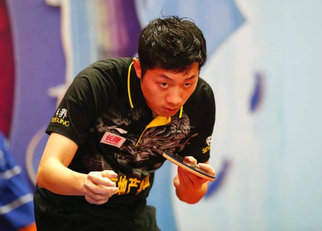 乐旋体育画风略有不同,队中的朱毅,王博均是玩转业余赛场的大神,乒超