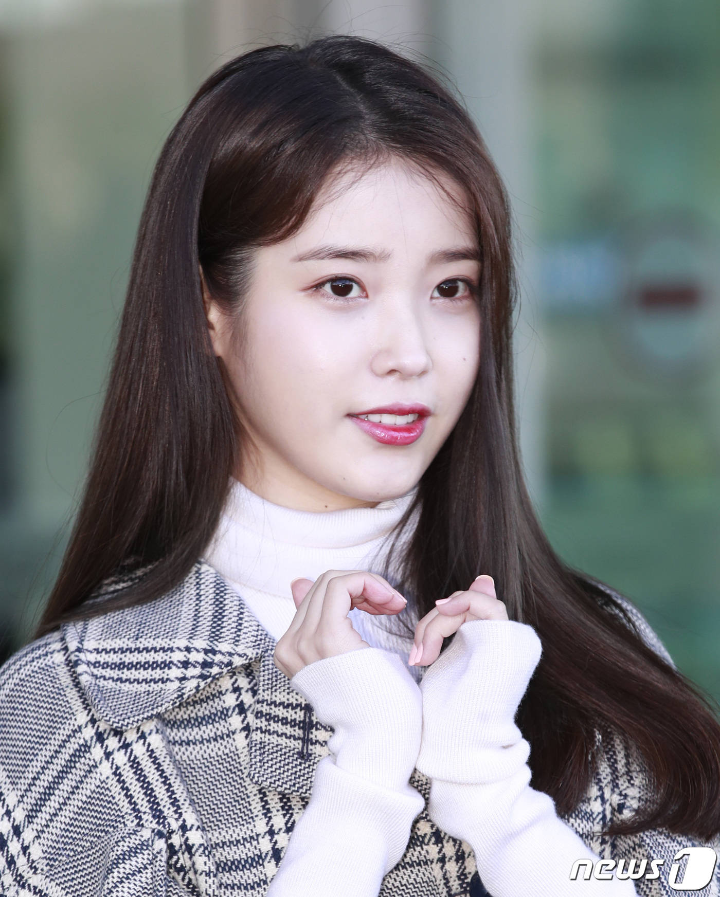 [星闻]"捐赠天使"iu,圣诞节来临之际又捐赠1亿韩元……保持良好的影响