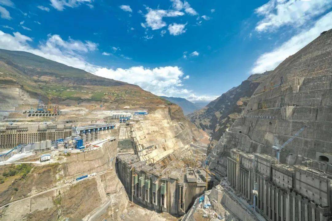 白鹤滩水电站泄洪洞主体工程完工