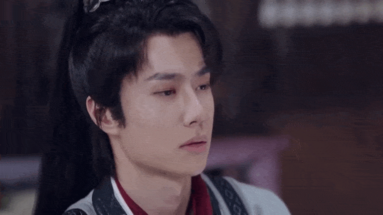 第三步:霸道拉住你不放手再配上委屈的表情.