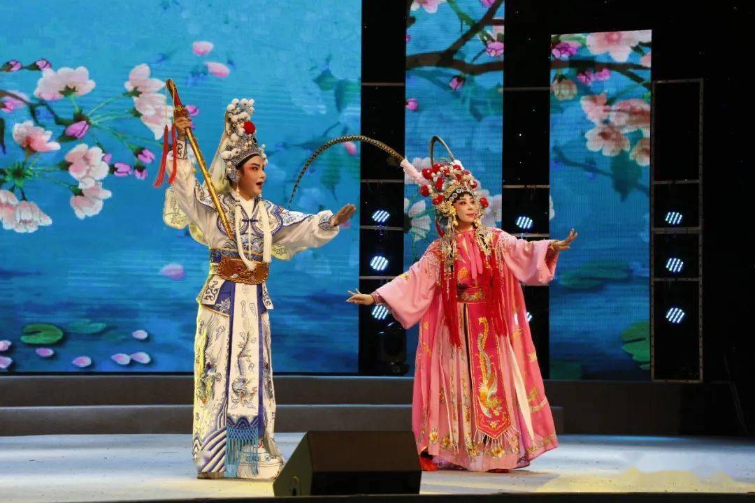 郑婷婷)如果错过现场直播可以下载无线揭阳app观看比赛回放潮剧我最爱