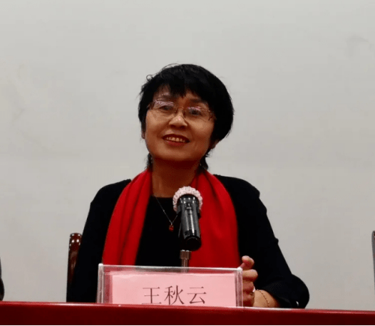 开班仪式正式开始,仪式由市教育和体育局总督学王秋云主持,市教育和