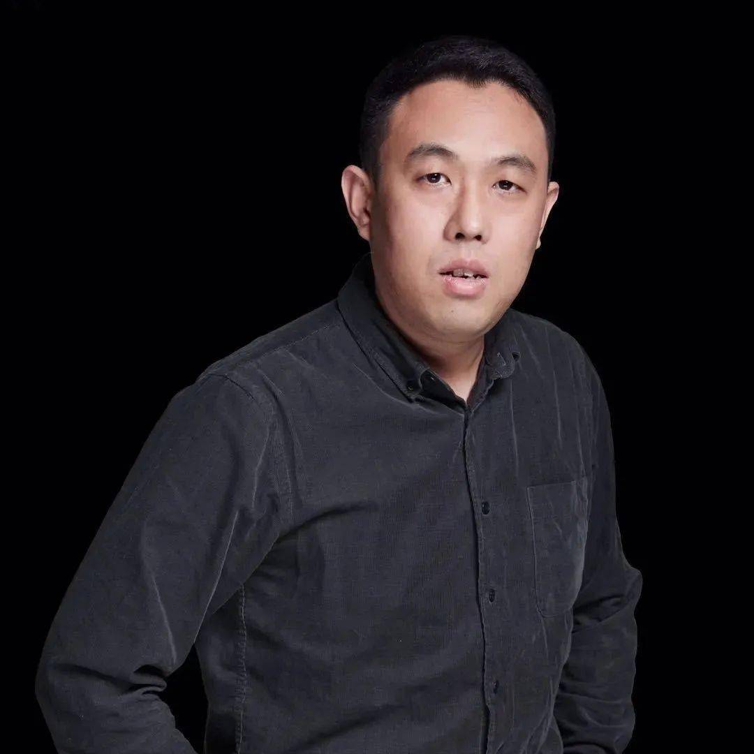 活动特邀专业后期特效老师江峰,导演马文强,演员左金珠三位讲师向同学