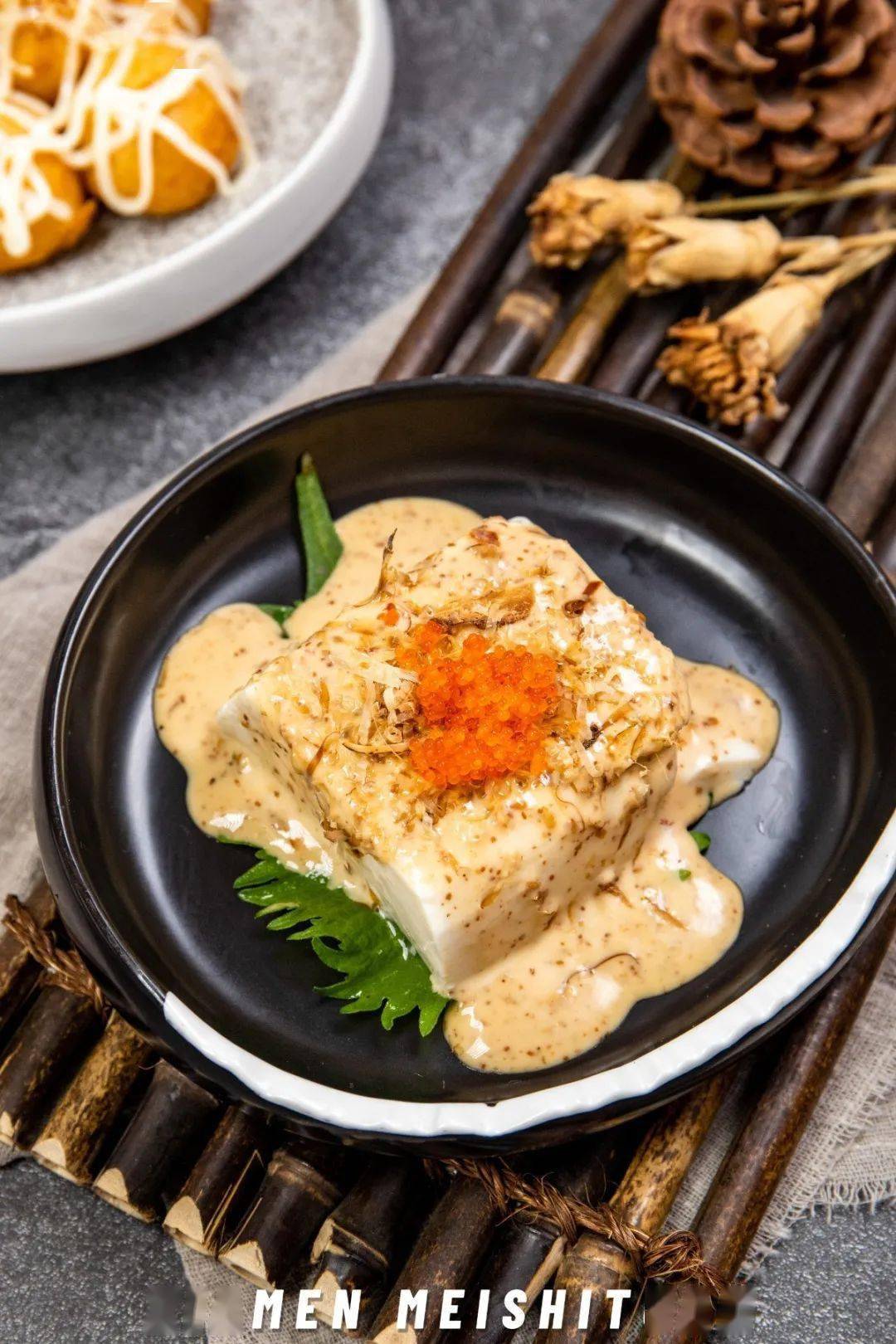 蟹子军舰,胡麻豆腐,中华海草全都包含在99元的套餐内,从火锅,手握到