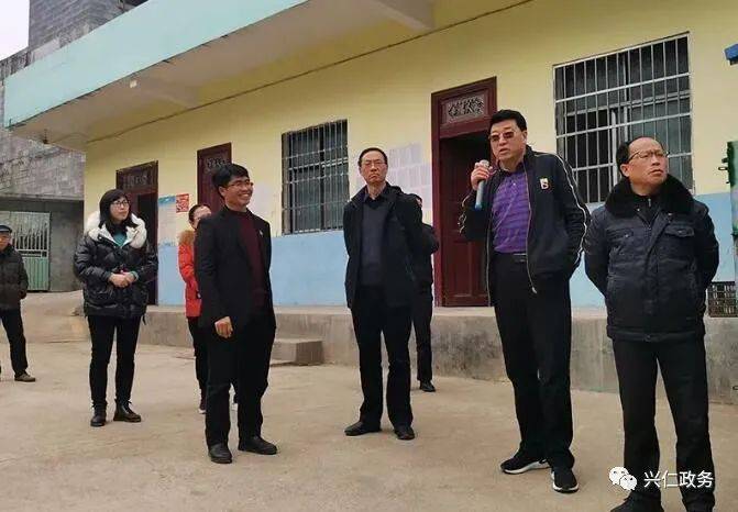 12月22日,兴仁市人大常委会副主任张普华,陈登鳌带队深入波阳镇,马马