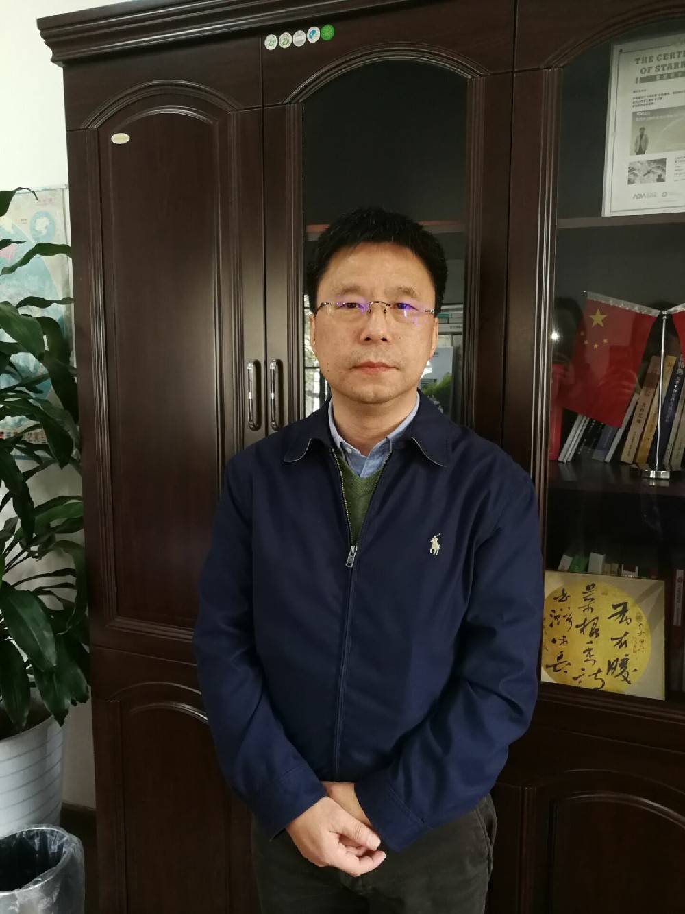 顾红松四川省经济和信息化厅党组成员,副厅长↓↓↓来,一起看四川经济