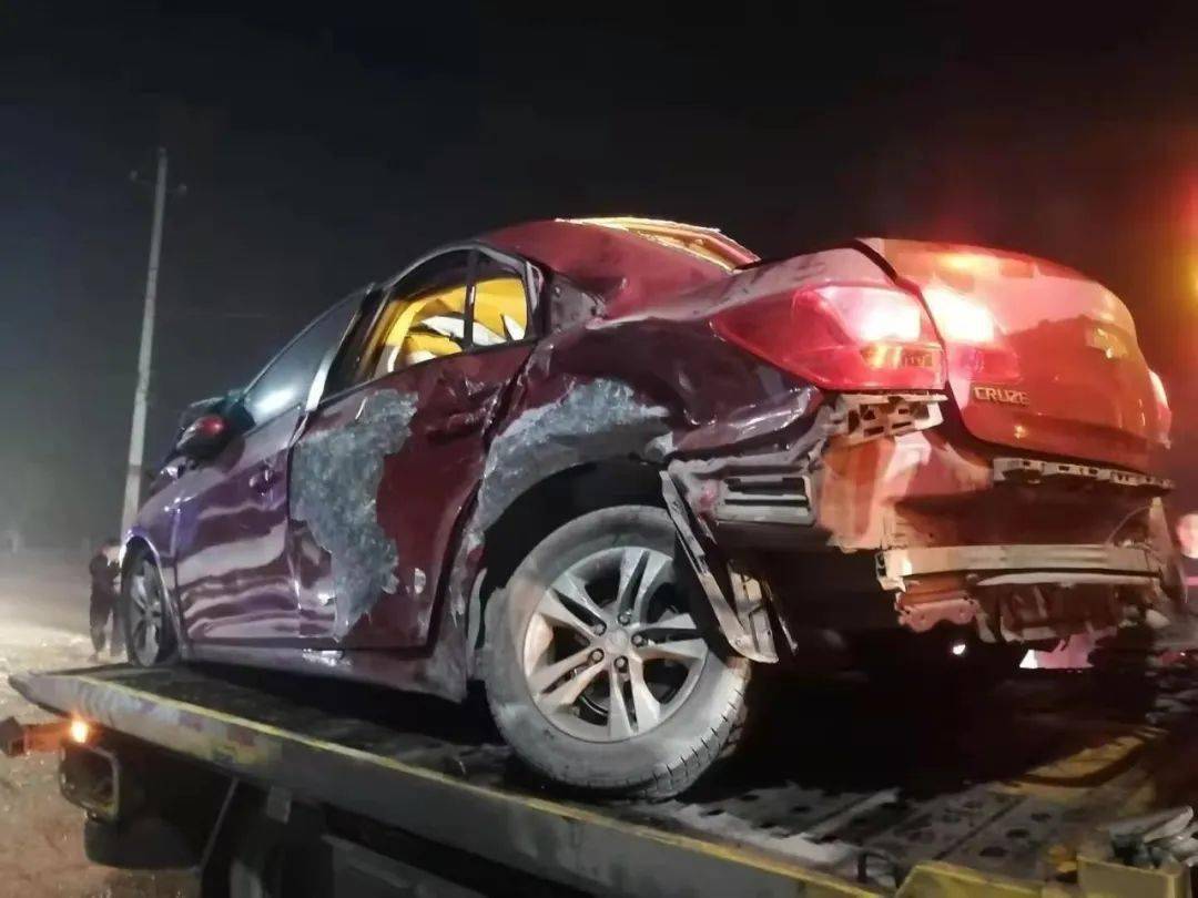 平安夜萍乡这里突发车祸现场吓人