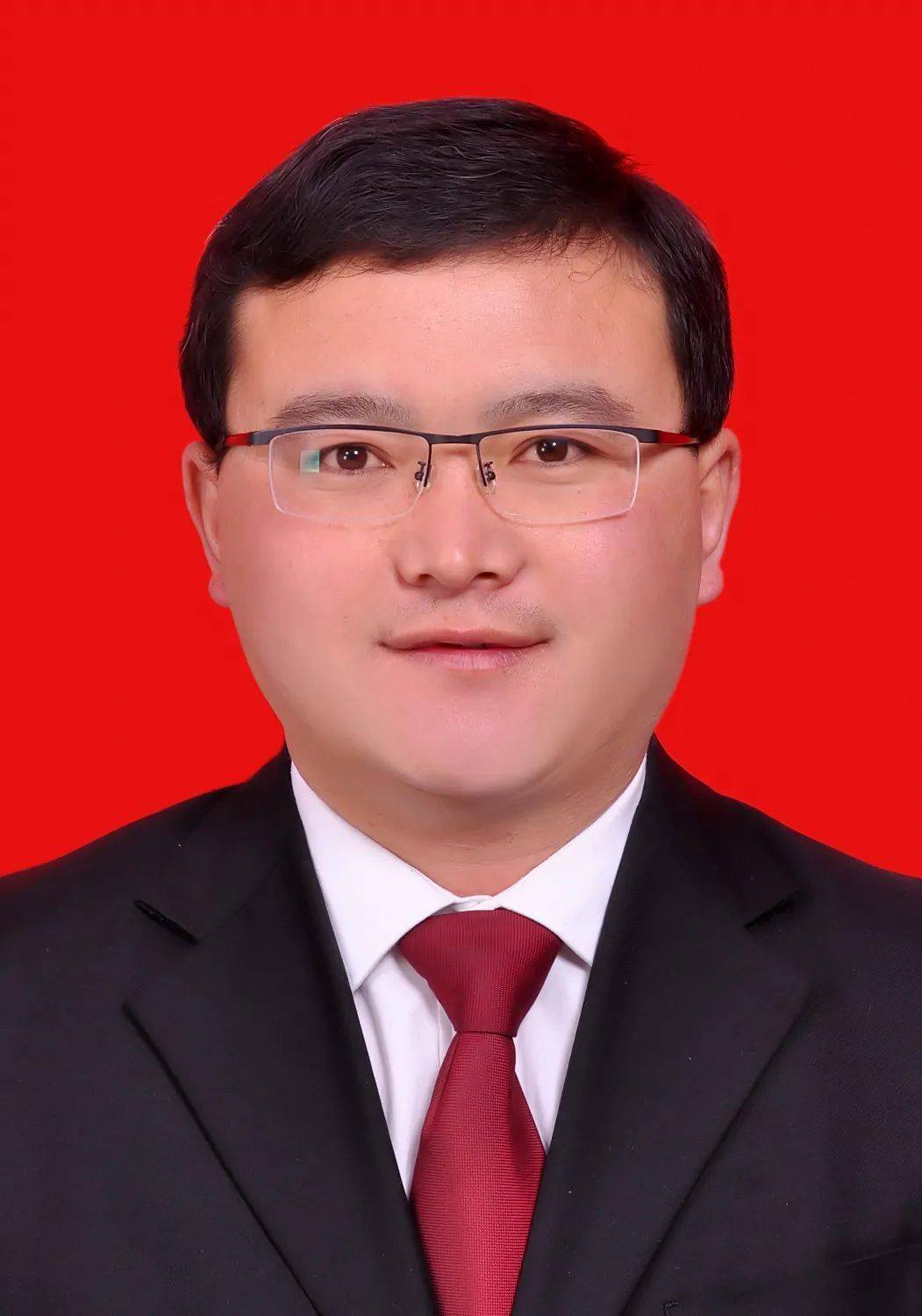 1.刘风贵,回族,1972年10月出生,中央党校大学学历.