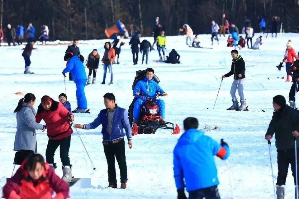 今天,就帶大家一起探一探光霧山大壩滑雪場!