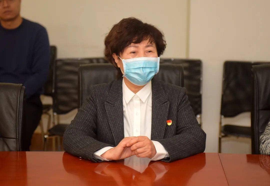 中国人民解放军空军某部授予我院检验科杨婷最美军嫂荣耀称号