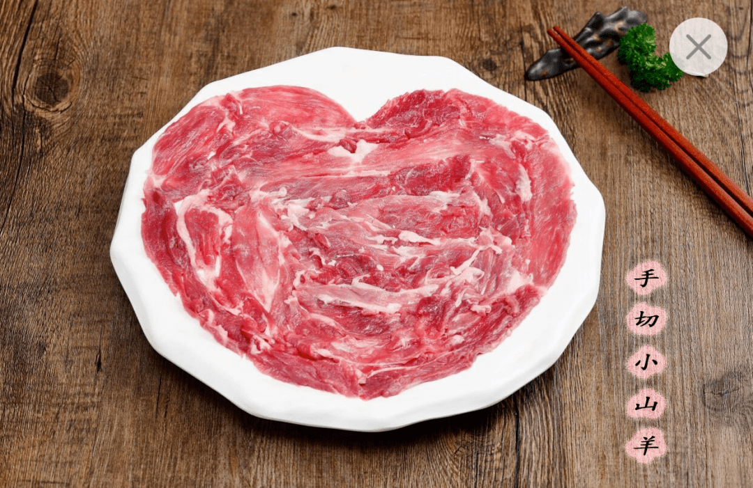 肥牛的肉质能经受住热汤的洗礼,保留了肉的鲜嫩,可以大口吃肉,简直