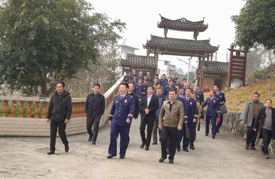 河池市人民政府副市长,公安局局长李文博,自治区扶贫办肖立新副处长