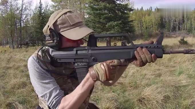 测试97式突击步枪赞口不绝